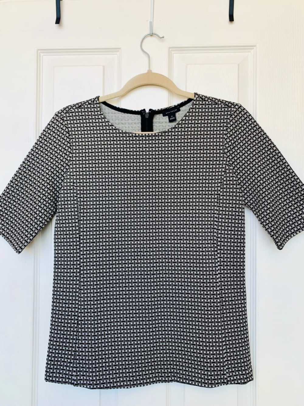Ann Taylor Black & White Patterned Short Sleeve Shell Top, XS, NWOT